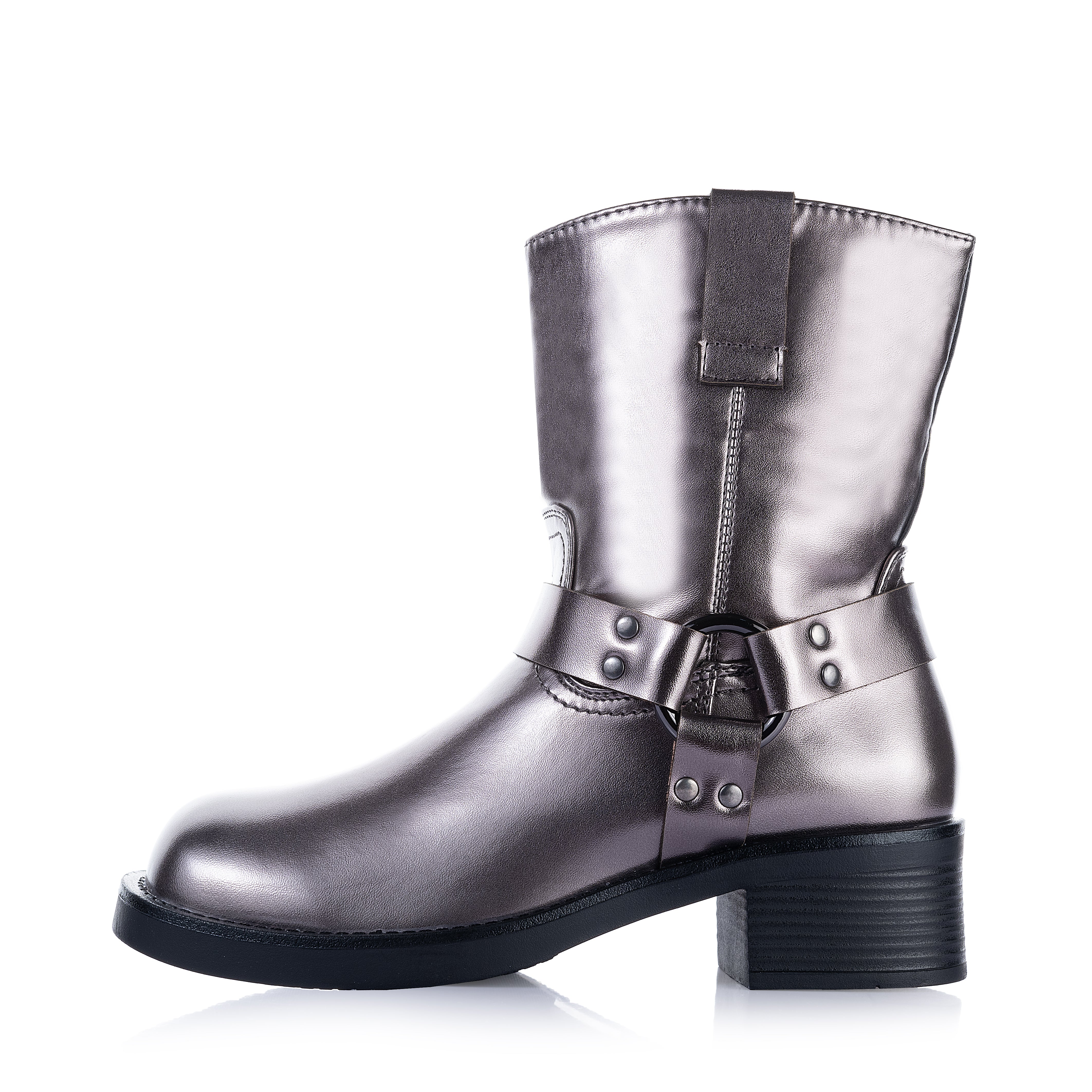 Metal rings boots