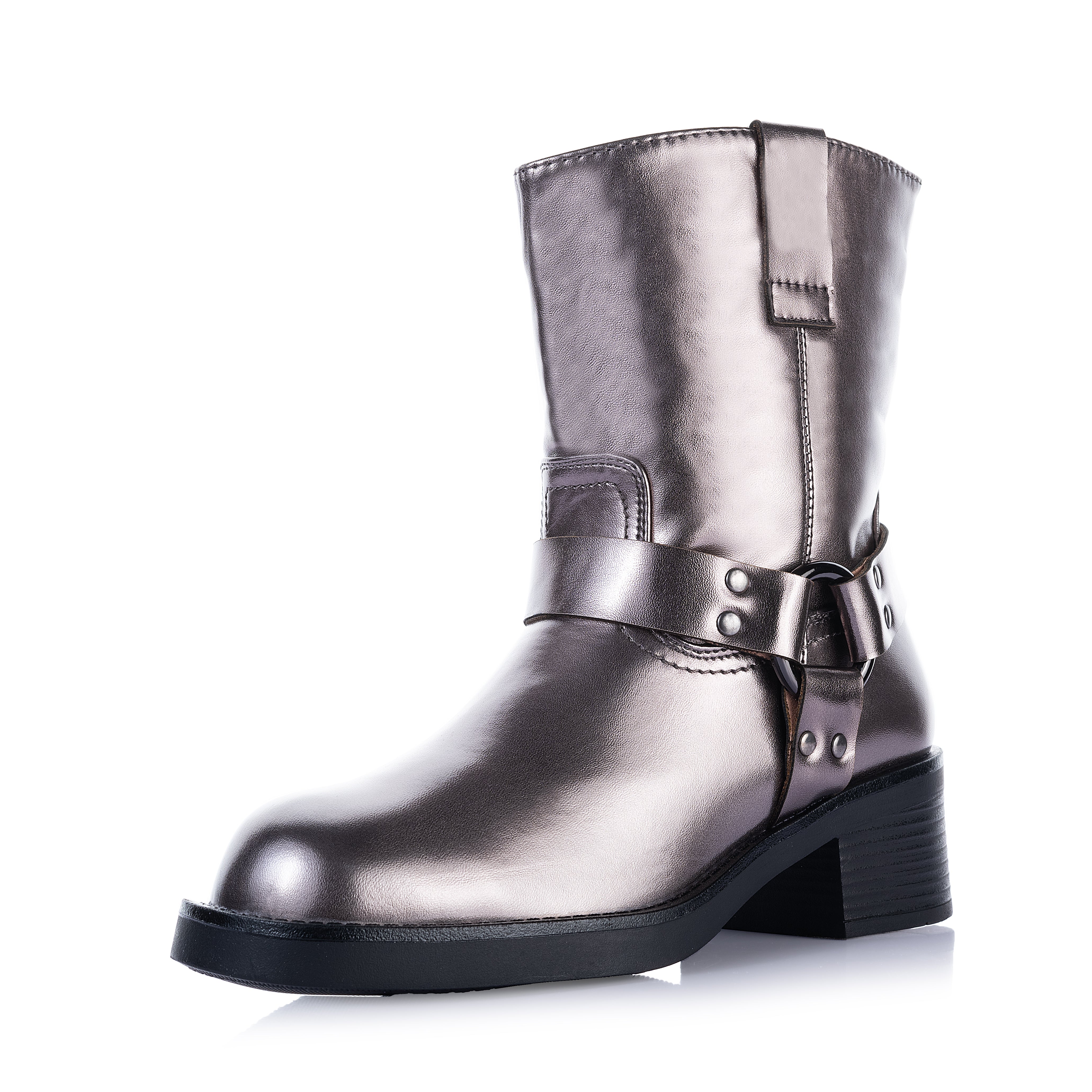 Metal rings boots