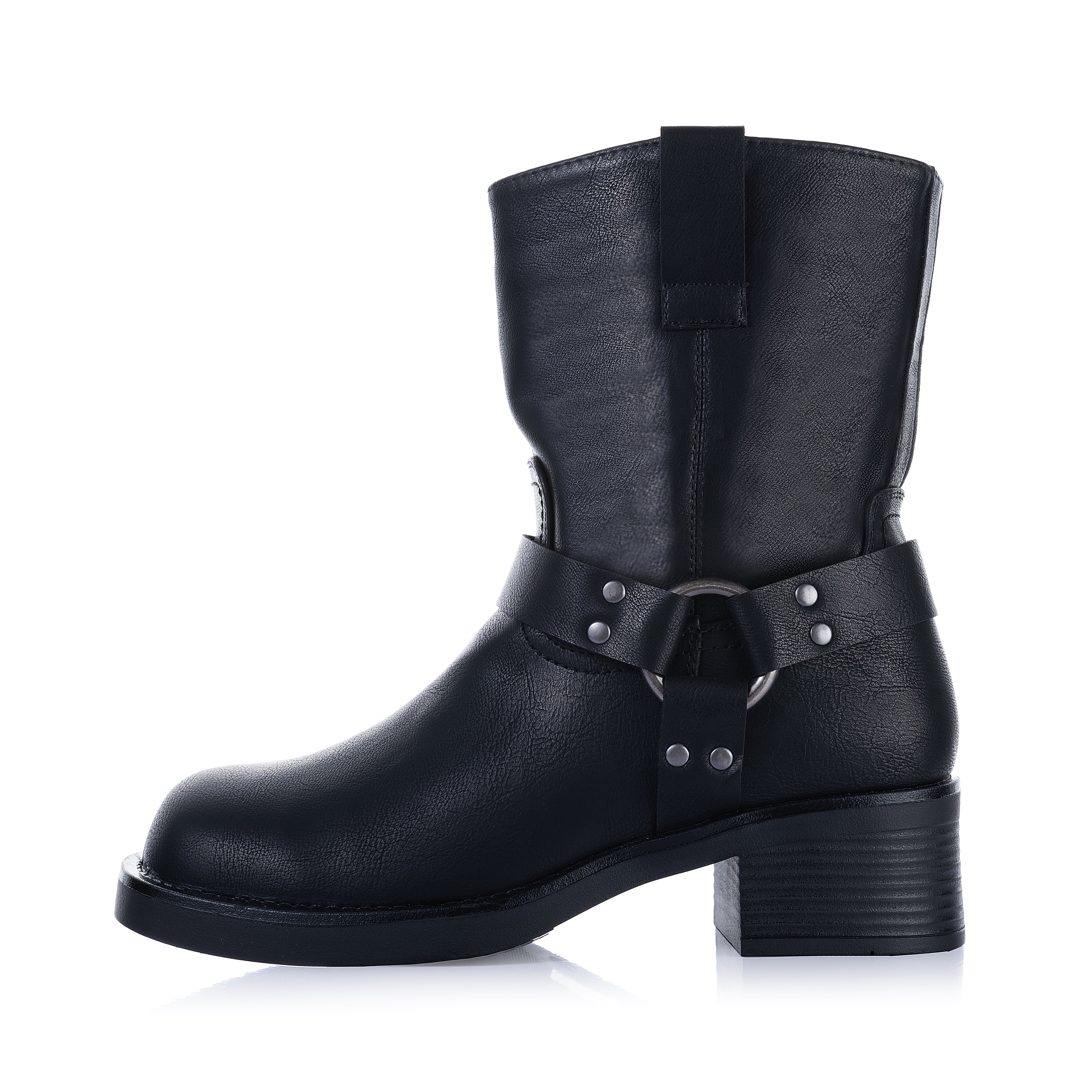 Metal rings boots