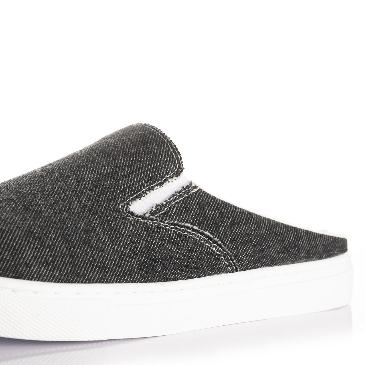 Plain Clogs